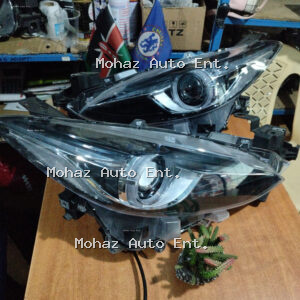 Mazda Axela 2014 xenon headlight