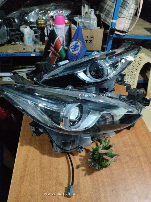 Mazda Axela 2014 xenon headlight