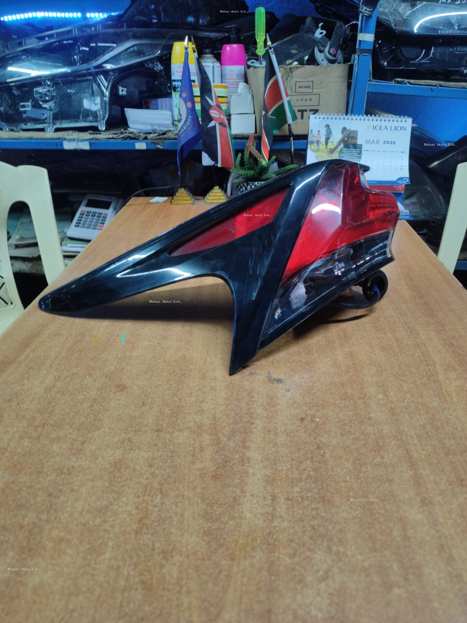 Toyota Lexus Nx-200t 2018 Taillight - Image 2