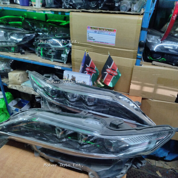 Toyota Harrier 48-193 2018 Headlights