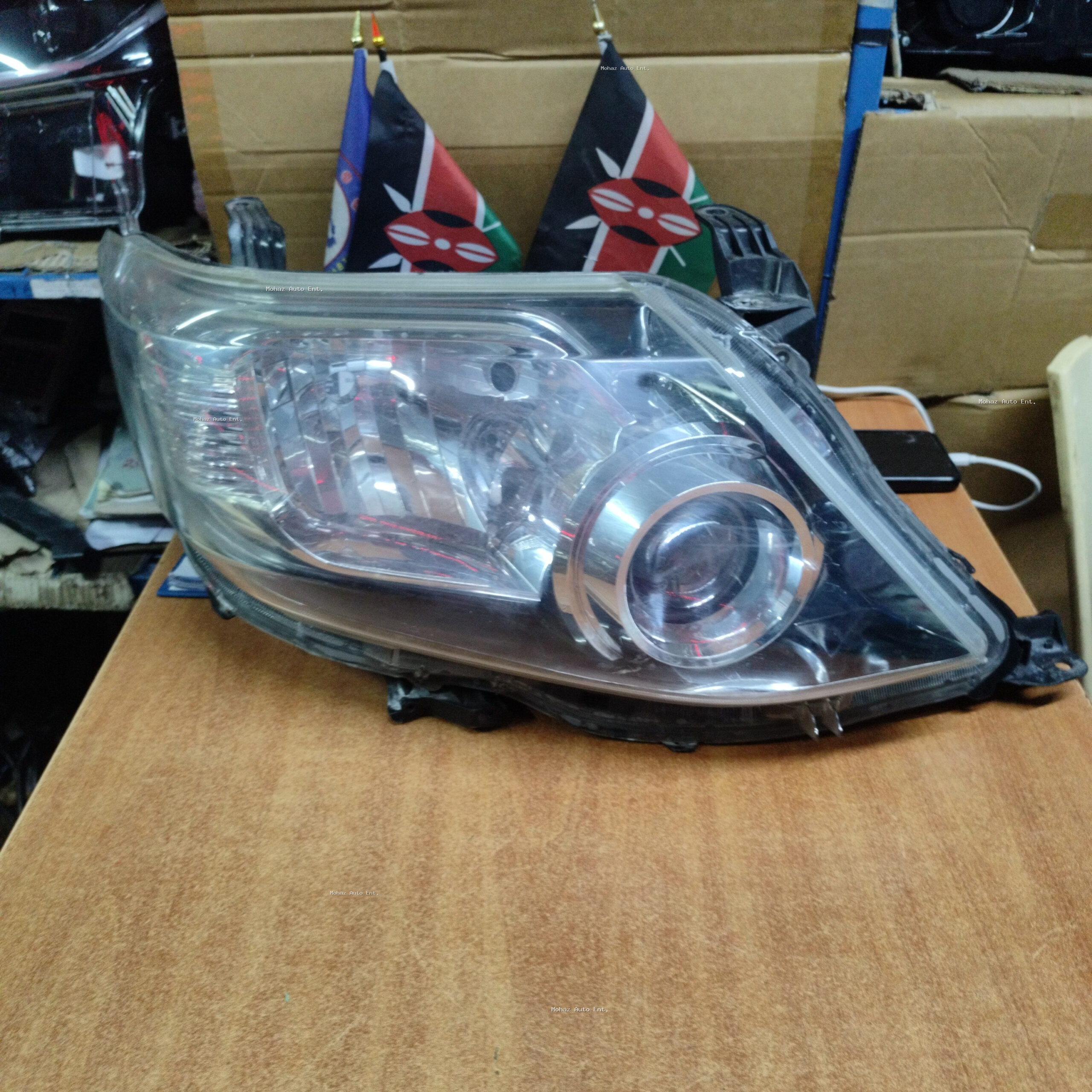 Toyota Fortuner 2010 xenon Headlight