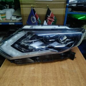 Nissan NT 33 Headlight