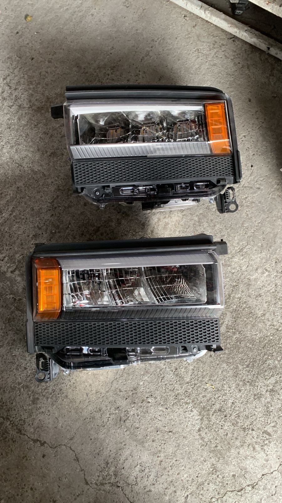 Toyota Land Cruiser 2024 Headlight - Image 2