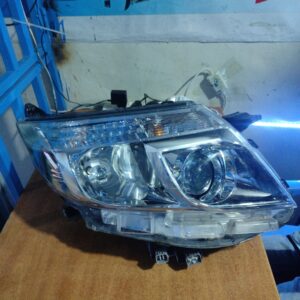 Toyota Noah 2015 Xenon